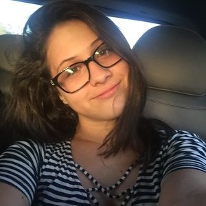 Meet your Posher, Abigail